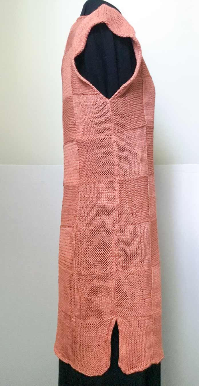The side seam of the tunic, a slit over one row of squares at the bottom and the opening for the armhole; Fibra Natura FLAX #1819 Yarn - 50g - Light Weight 3 - 125m (137yds) - Dusted Apricot