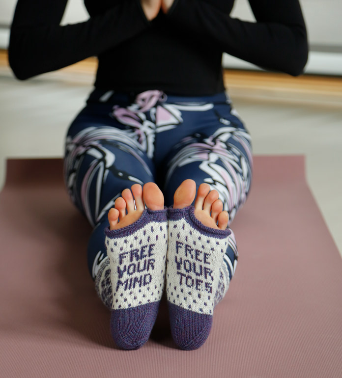 Wiggle Room Socks knitting pattern by Lorraine Thompson for ANPTmag Issue 47; photo by Carla A. Canonico