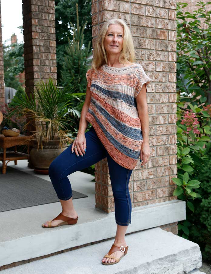 The In the Mood Tunic by Jacqueline Grice for ANPTmag Issue 49; photo by Carla A. Canonico for ANPTmag