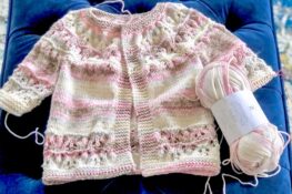 5 baby gifts to knit up in a few days with chunky Bella Chenille yarn