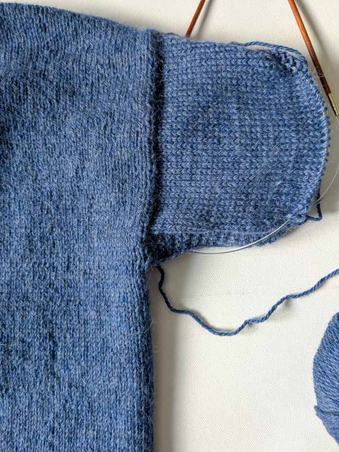 The knitted join between the body of the pullover and the sleeve using pick-up stitches with a 3 to 4 ratio; Yarn Reviews, UNIVERSAL YARN, Fawning, KNITTER’S PRIDE, LANTERN MOON, free knitting patterns, knitting tutorials, knitting notions, circular needles, sweater knitting