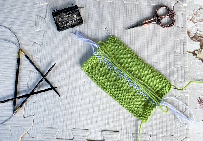 Knitting swatches in keeping with an open and airy look - KNITmuch