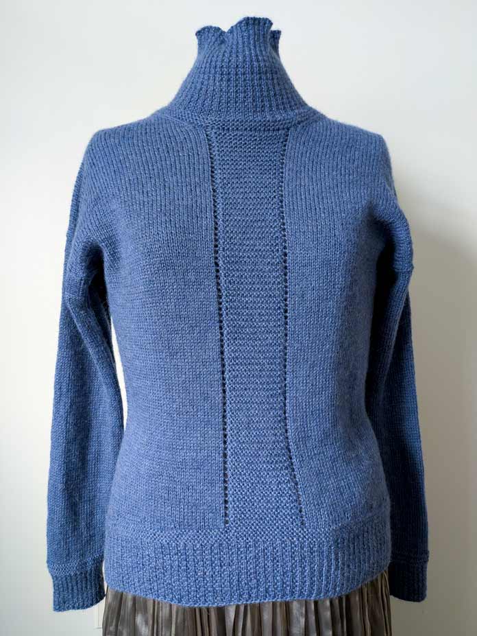 The finished Streamline blue-gray pullover shown on a mannequin, after washing; Yarn Reviews, UNIVERSAL YARN, Fawning, KNITTER’S PRIDE LANTERN MOON, LANTERN MOON needles, knitting patterns, knitting tutorials, knitting techniques, sweater knitting; SOAK