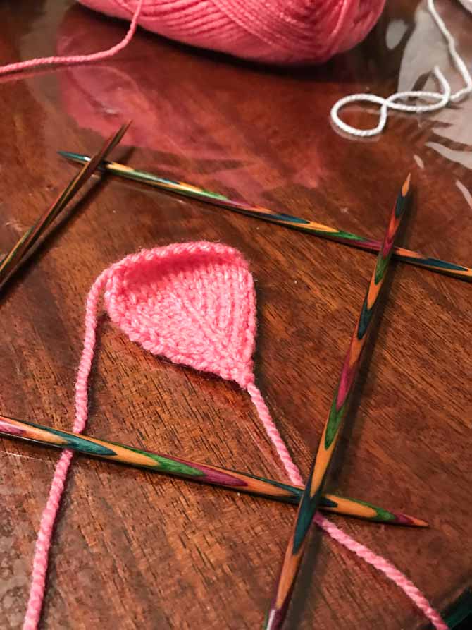 Knitting up my heart applique for my mug hug. Make sure you leave long tails at the ends to shape the top of the heart and sew it onto the rest of your mug hug!