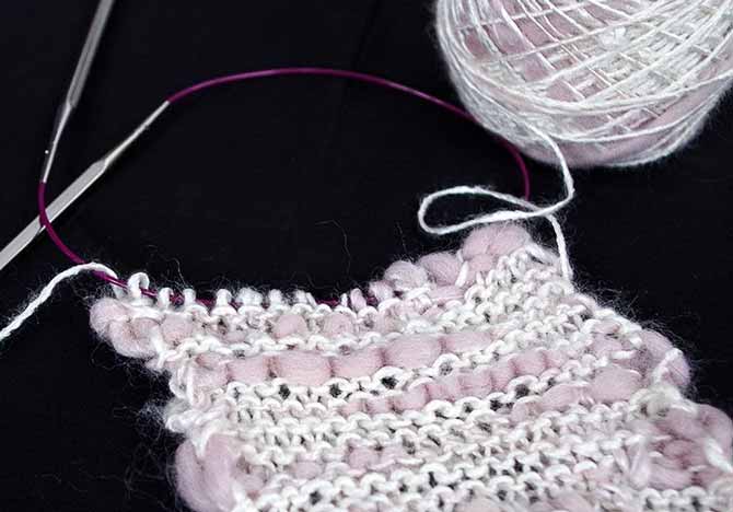 Avoiding pooling textures with thick and thin yarn